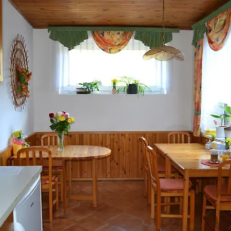 Homestay Dana *